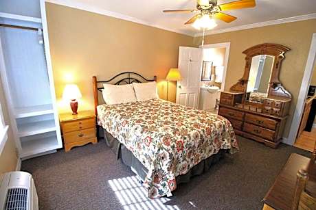 Queen Room Upper Floor