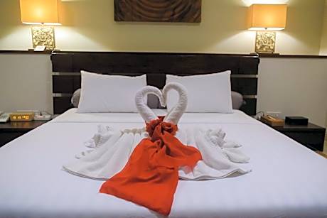 One-Bedroom Apartment with Ocean View