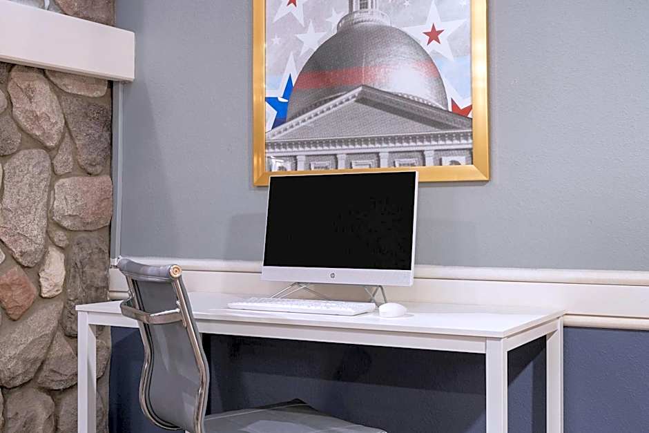 AmericInn by Wyndham Grand Forks