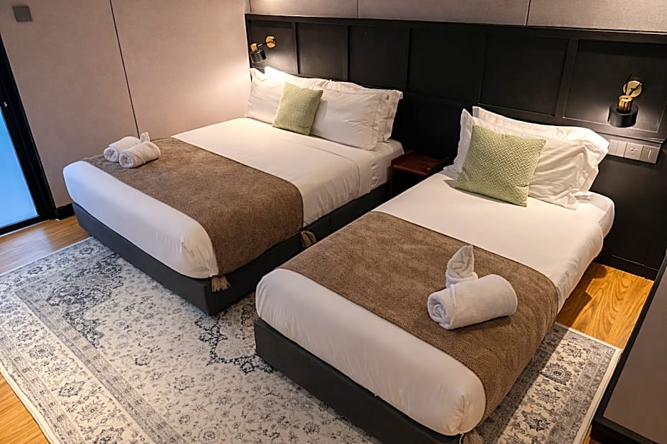 Carnarvon Suites