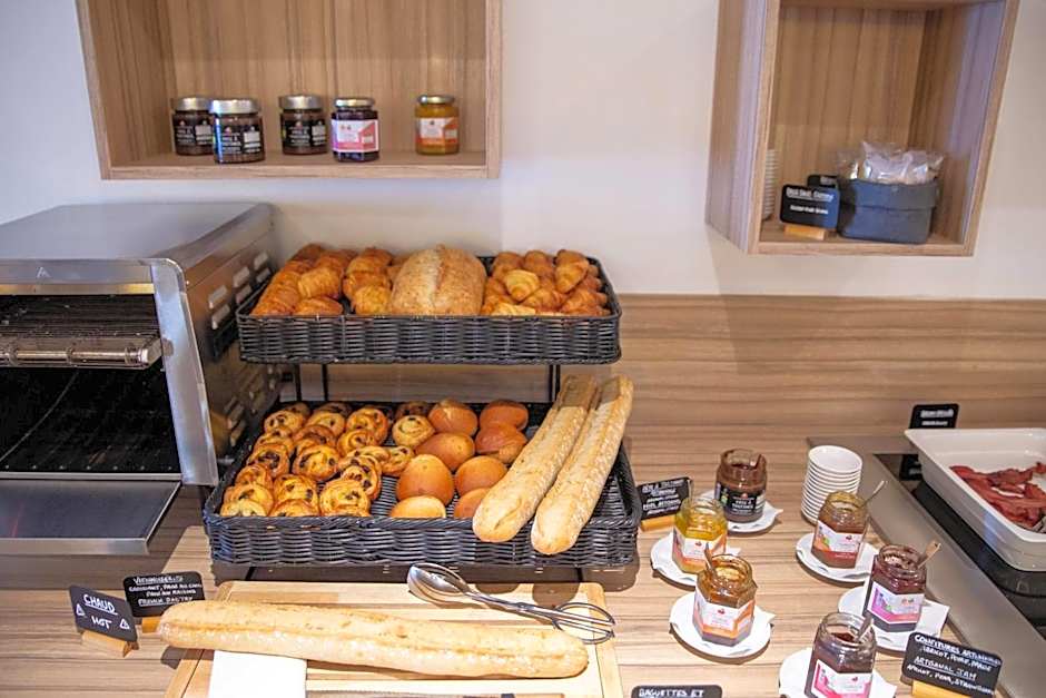 Zenitude Hotel la Valadiere, an Ascend Collection Hotel