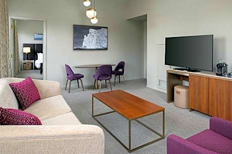 Corner King Suite With City View