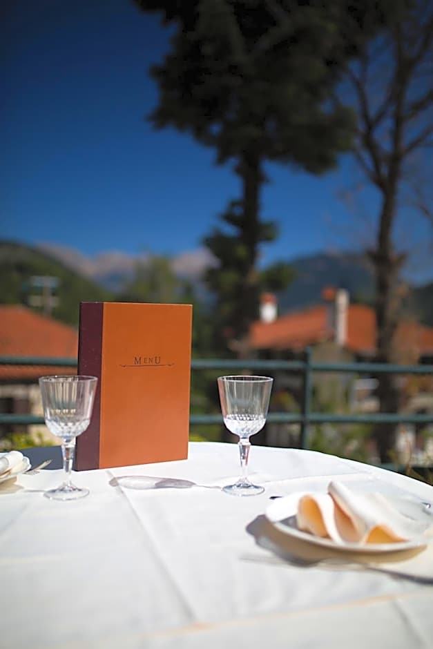 Country Club Hotel & Suites