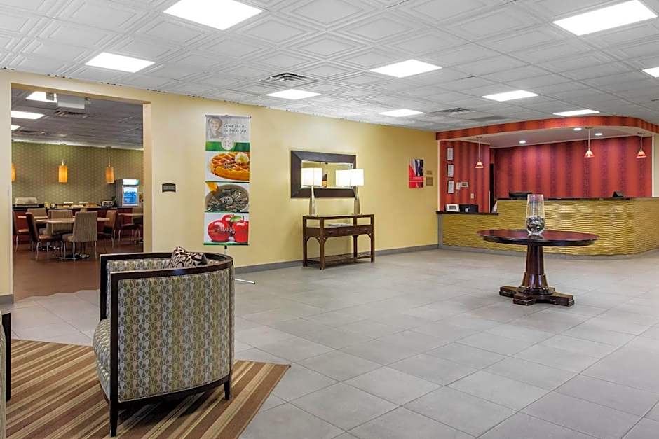 Quality Inn & Suites Charleston - Civic Center