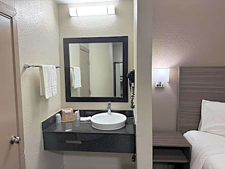 Deluxe King Room Non-Smoking
