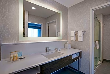 2 Queen Room Fridge And Microwave W/Tub Ns