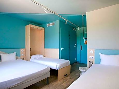 Standard Room with One Double Bed and Two Single Beds