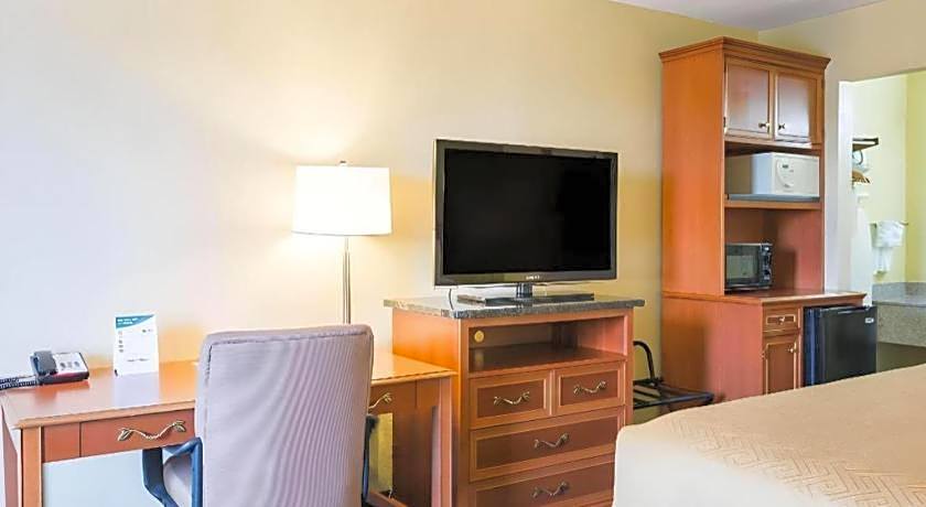 Econo Lodge White Pine Morristown I-81 & I-40 Split