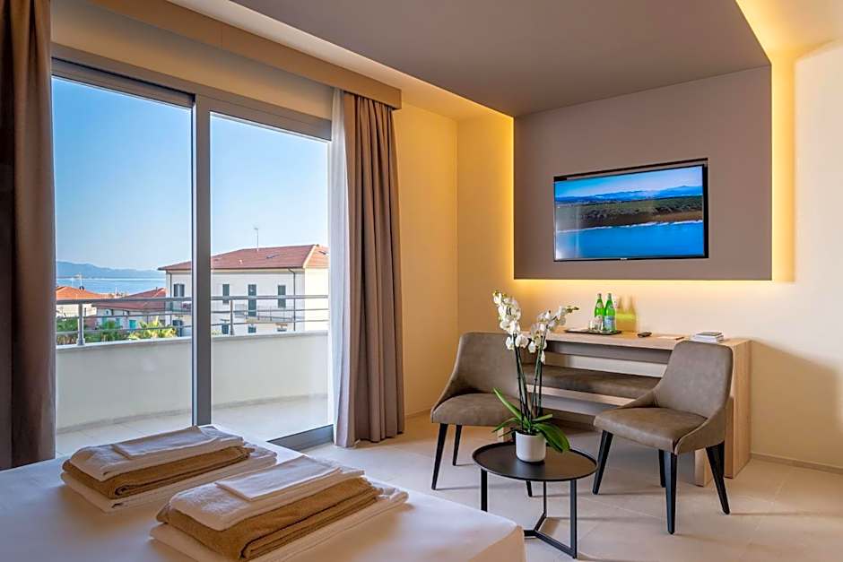 Palace Lido Hotel & Suites