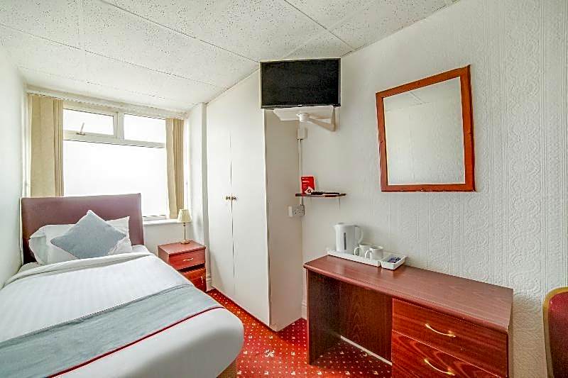 OYO The Golden Cheval Hotel & Shisha Bar