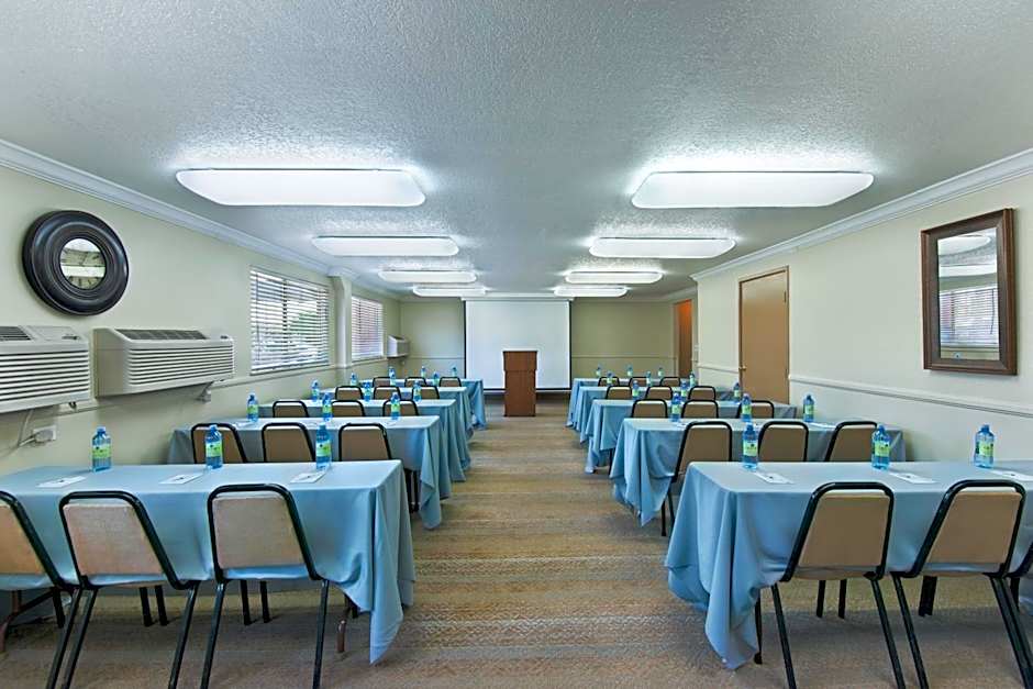 Oxnard Inn Lancaster