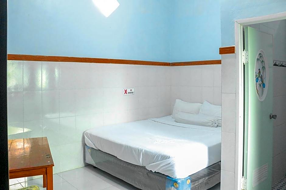 HP Residence Mitra RedDoorz near Alun Alun Kediri