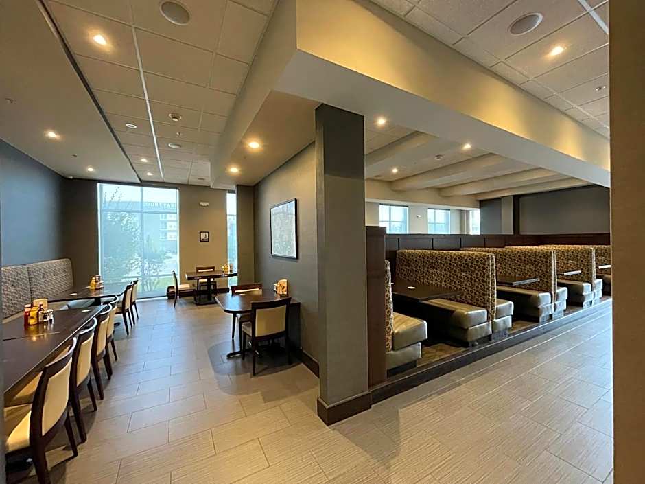 Holiday Inn & Suites Farmington Hills - Detroit NW, an IHG Hotel By IHG