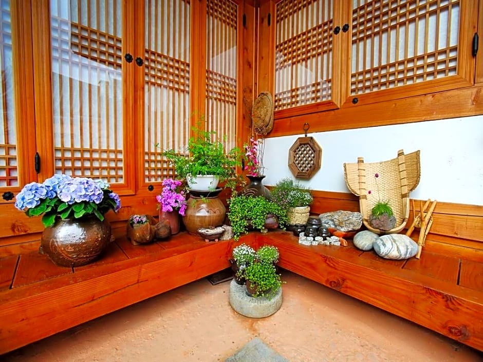 Saekdong Jeogori Hanok Guesthouse Jeonju