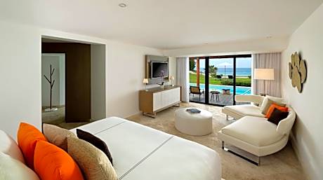 The Reserve Master Suite - Ocean Front Swim Up