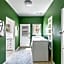Beverly Hills Stylish & Central 1 BR Apt + Parking