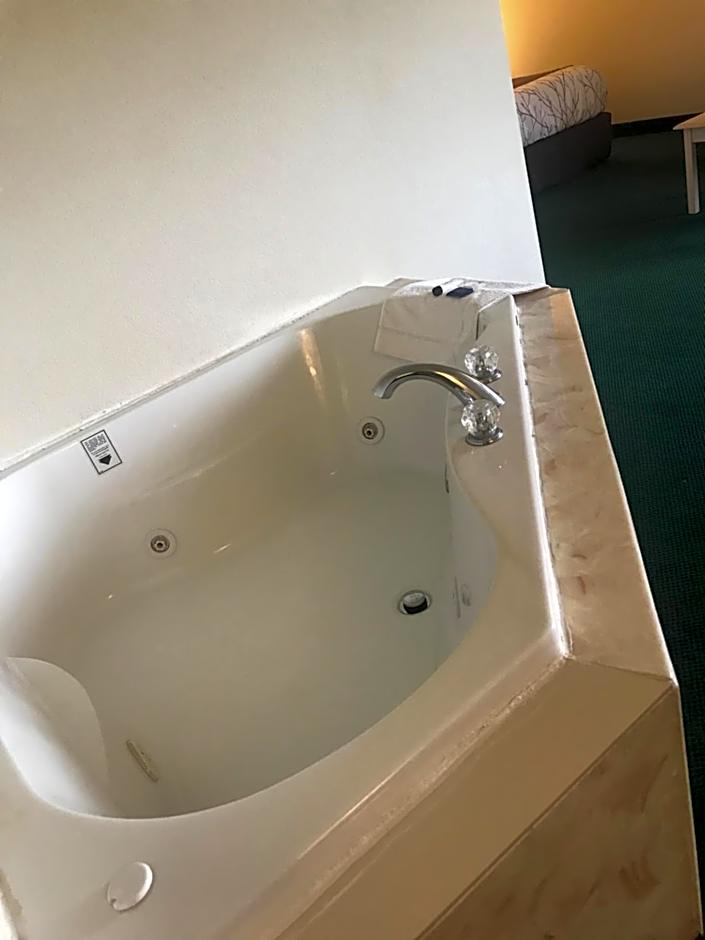 Pinckneyville Inn and Suites