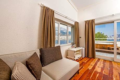 Penthouse Suite with Jacuzzi