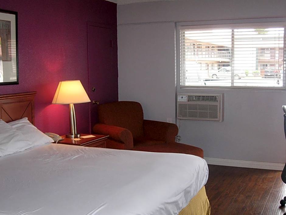 Santa Fe Inn - Pueblo