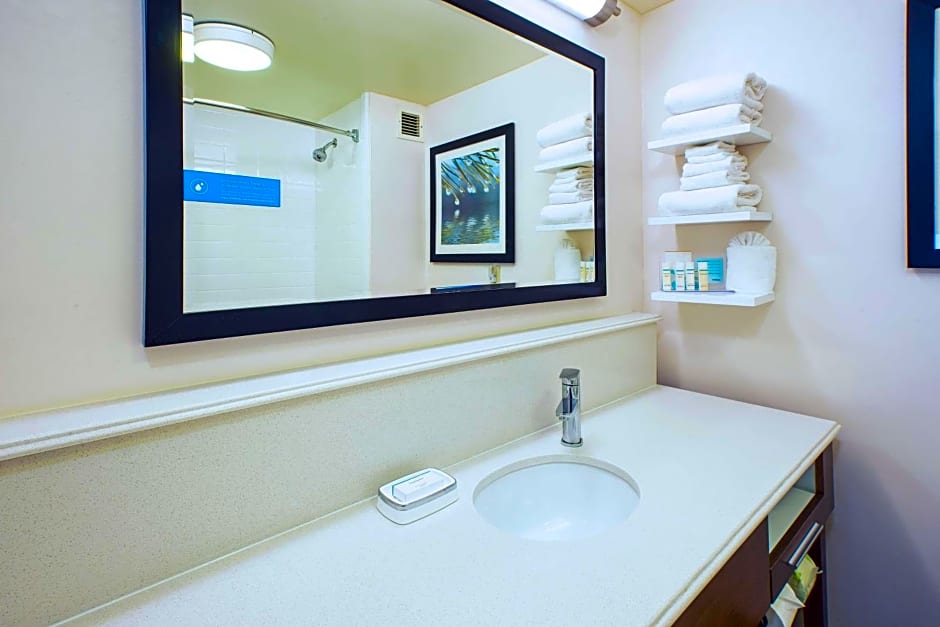 Hampton Inn & Suites Providence-Warwick Airport