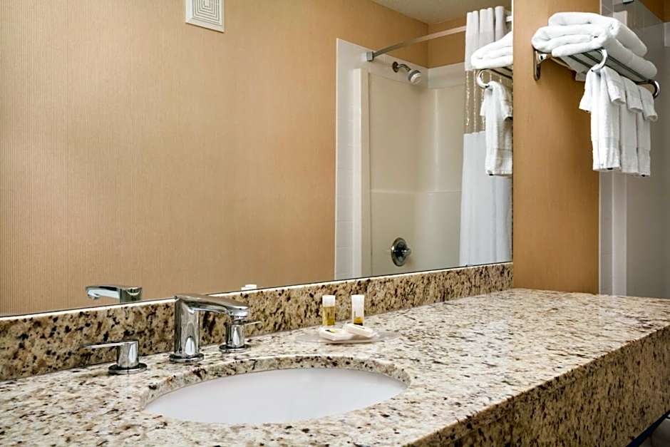 Days Inn & Suites by Wyndham Cochrane