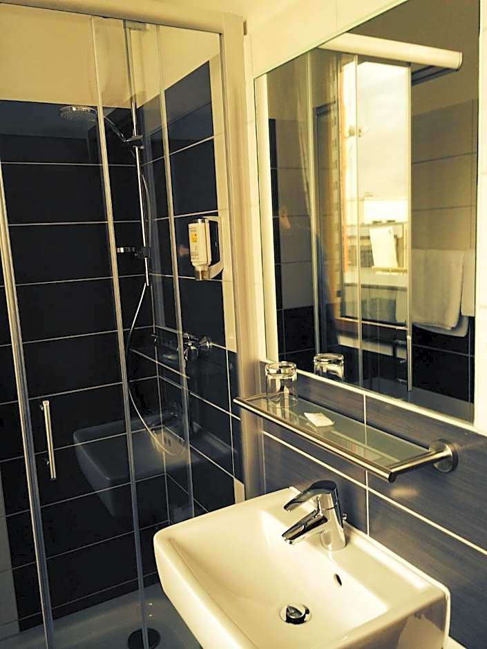 Hotel Stadt Hamburg am Fluss Saarbrücken by Klassen Stay