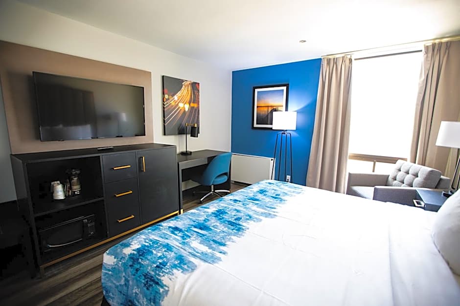 La Quinta Inn & Suites by Wyndham Dallas I-35 Walnut Hill