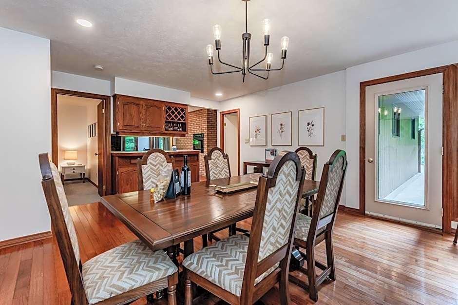 TGIF - Serene Waterfront Retreat