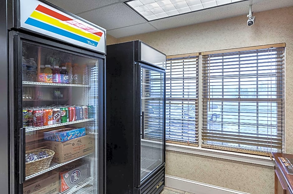Quality Inn & Suites Skyways