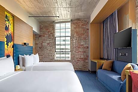 Queen Room with Two Queen Beds and Roll-in Shower - Mobility Accessible