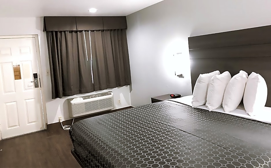 Sky Palace Inn By Jasper Near AT & T Center