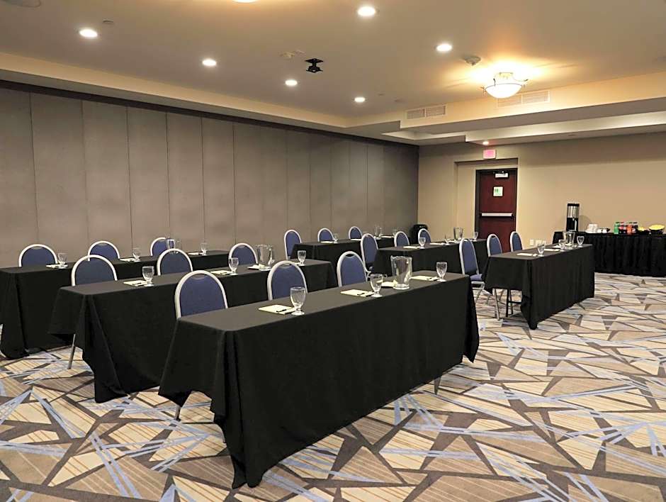 DoubleTree by Hilton Omaha Southwest