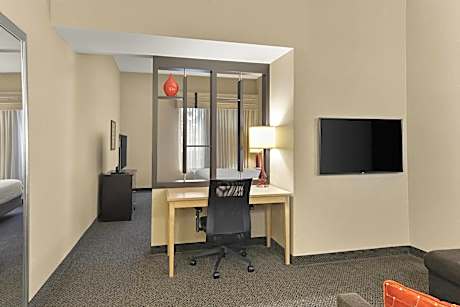Standard King Room - Non-Smoking