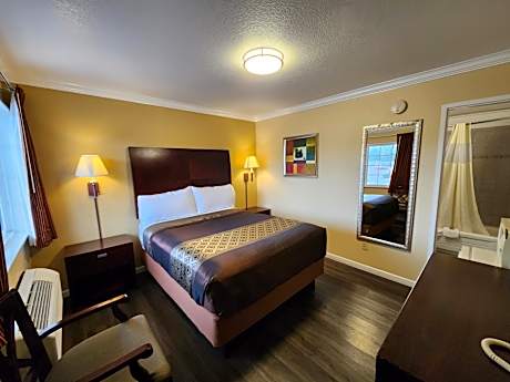 Queen Room - Non-Smoking