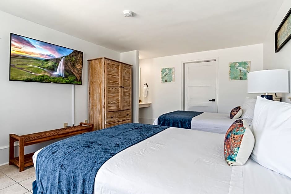 Lowes Wharf Marina Inn