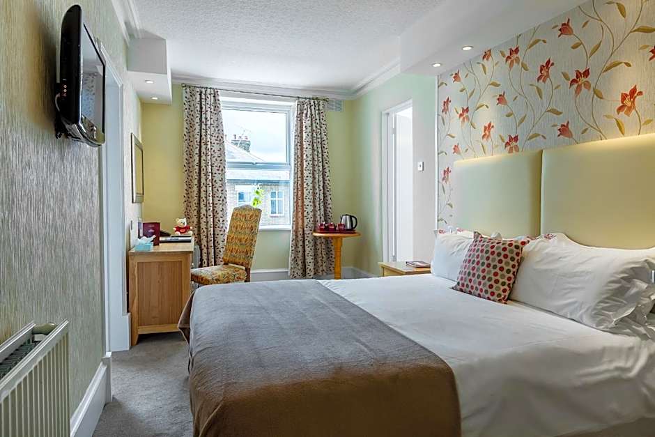 Muthu Westcliff Hotel (Near London Southend Airport)