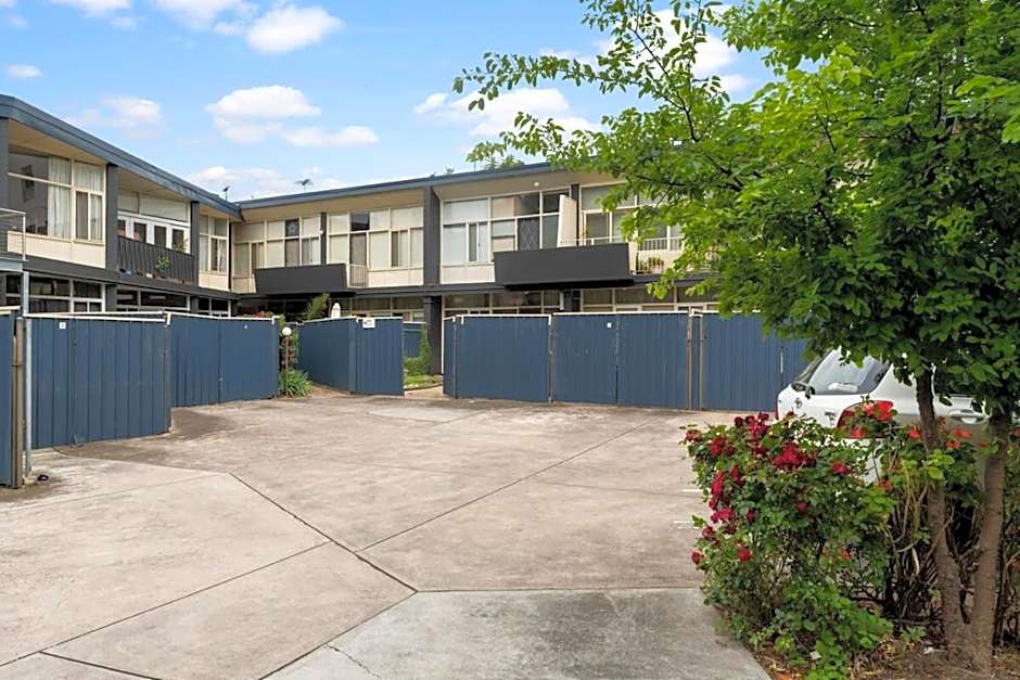 Renovated 1BR Unit CBD Parking Wi-Fi South Tce