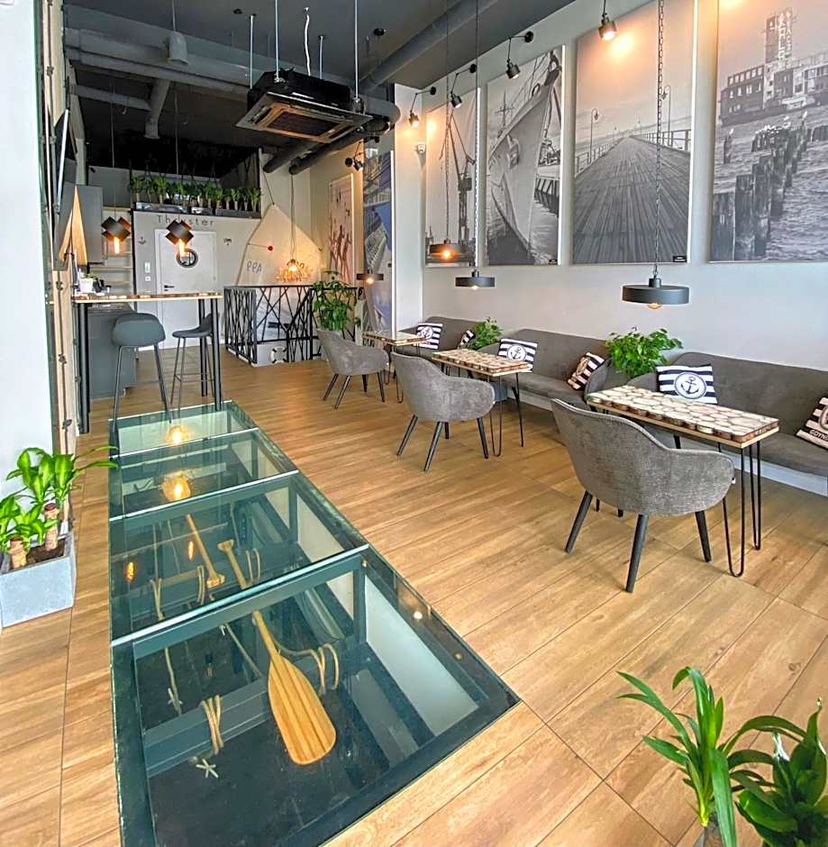 Thruster - Rooms, Kitchen, Chill-Out Zone-Netflix, Lobby-Netflix