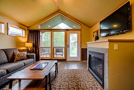 Yellowstone Cabin-King-Queen Bed