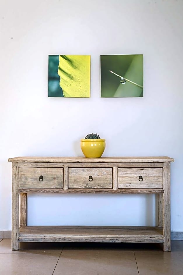 Meliti Waterfront Suites