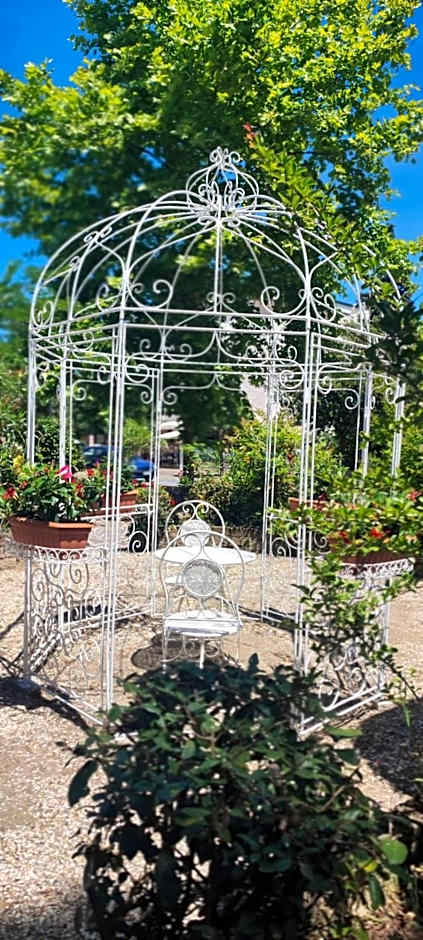 B&B Promenade Hotel Simple con Piscina