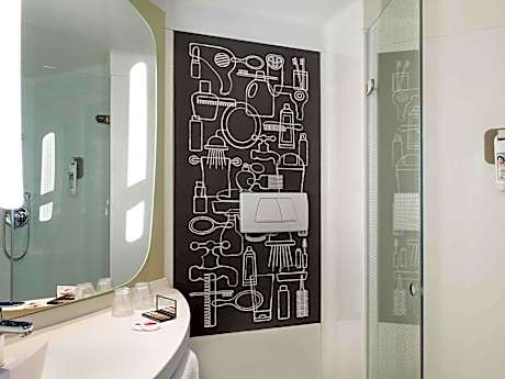 Standard Room with One Double Bed and One Single Bed