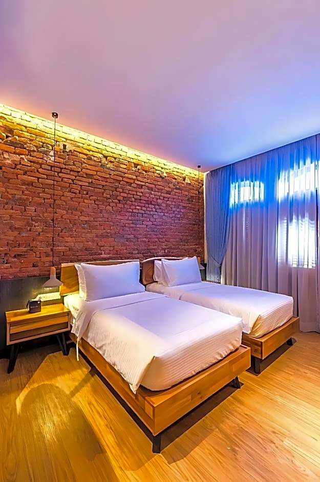 Tien Terrace Macalister