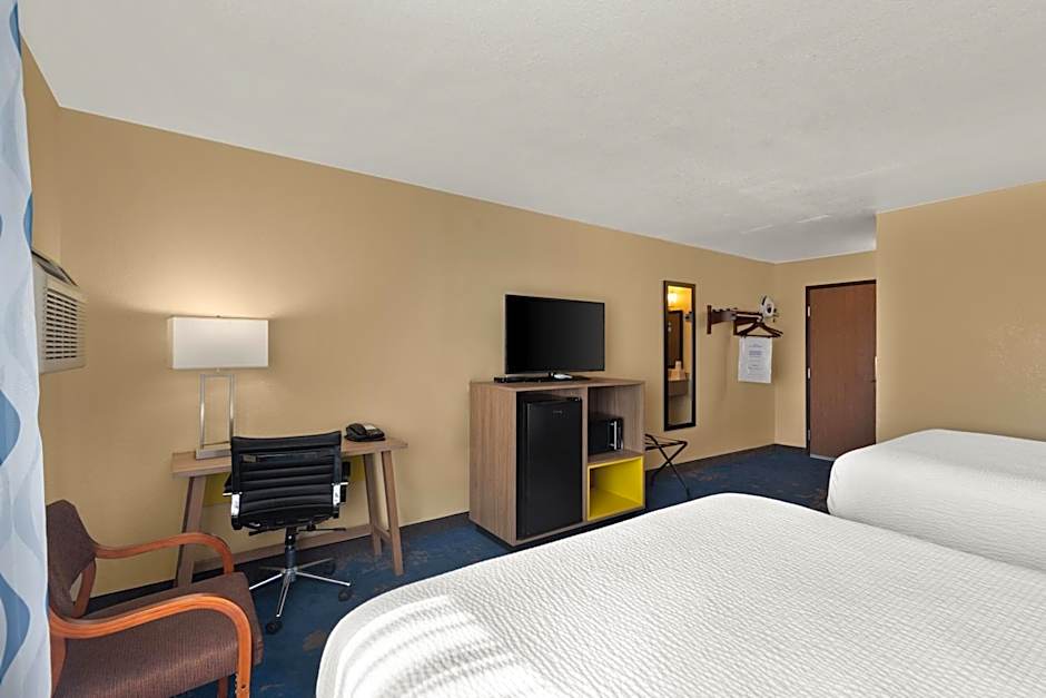 Days Inn by Wyndham Newton