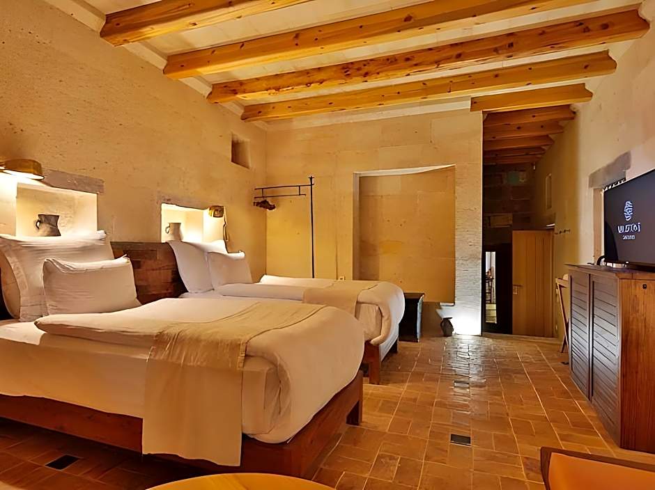 Millstone Cave Suites