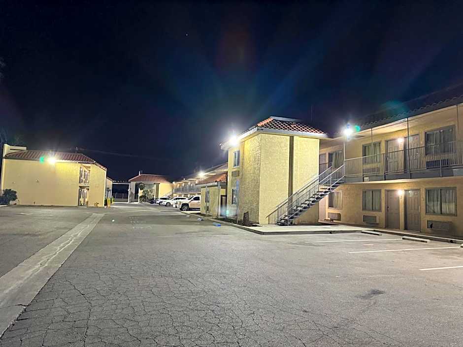 Baymont by Wyndham Bakersfield