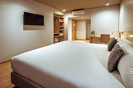 Superior King room River View