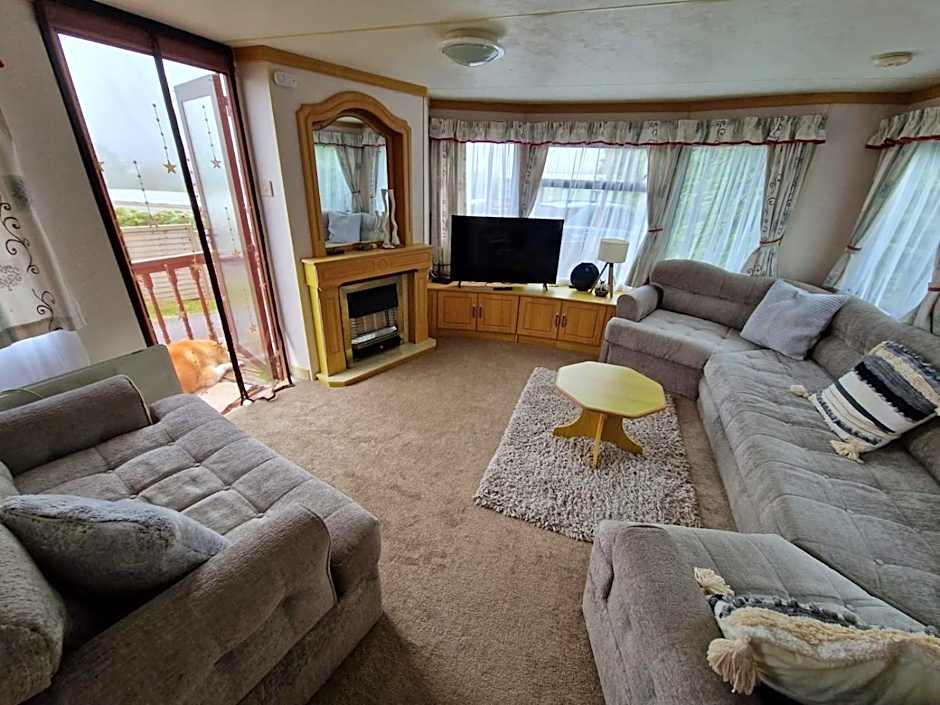 Hilltop Hideaway 2 Bed Caravan with Panoramic Town Scenery in Aberystwyth Holiday Village F8