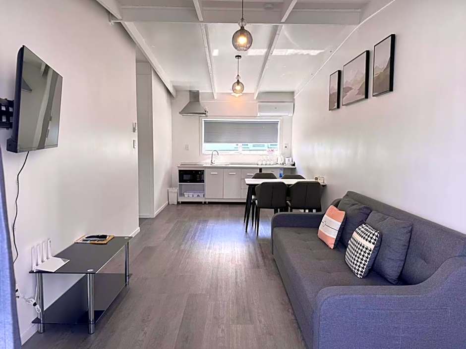 Rainbow Motel & Guest House