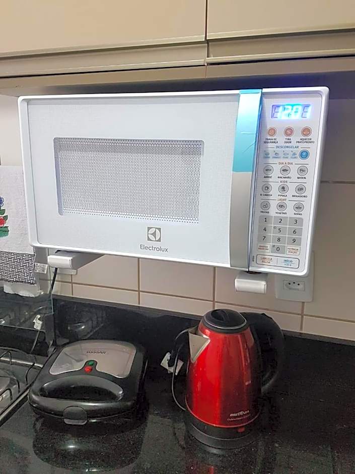 Apartamento TOP CLIMATIZADO em CRICIÚMA-SC - ótimo CUSTO-BENEFÍCIO - Cozinha completa - Cama Box - WiFI - Smart TV - Apps YouTube - NetFlix - Prime Vídeo - Garagem coberta - Portaria Digital 24h - Lugar sossegado e arborizado - Acomoda até 5 pessoas